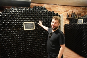 記者手記｜葡萄滿枝頭 焦慮壓心頭——探訪美關稅沖擊下的意大利酒莊