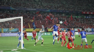 “蘇超”比賽現(xiàn)場。人民網(wǎng)記者 余樂攝